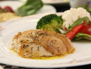 a plate of food with chicken and broccoli and vegetables at Hotel Sunny Valley in Otari