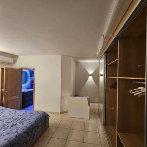 Un pat sau paturi într-o cameră la Casa33