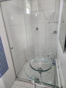 a shower with a glass table in a bathroom at Excelente apartamento centro Paulo Afonso in Paulo Afonso