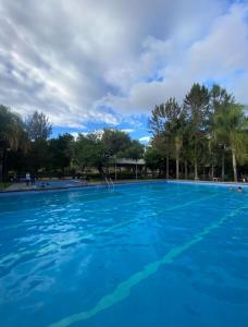בריכת השחייה שנמצאת ב-Hotel EL Porvenir או באזור