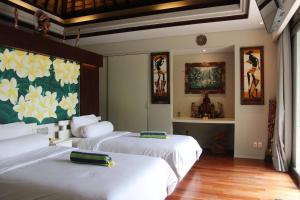 Rúm í herbergi á Vlad Bali Villa