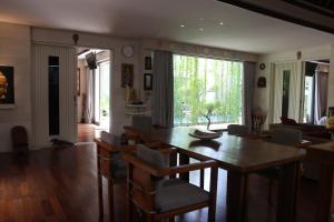 Zona d'estar a Vlad Bali Villa 4 fotos més