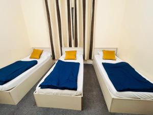 Кровать или кровати в номере Short Term Tourist Place