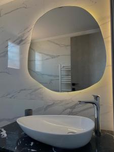 Ένα μπάνιο στο Infinito Blu Blu apartment