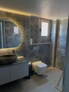 Ένα μπάνιο στο Infinito Blu Blu apartment +21 φωτογραφίες