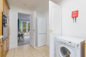 a white laundry room with a washer and dryer at Newly refurbed, 5BR, Sleeps 12 in Northampton