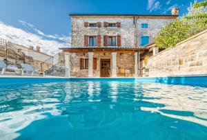 Bazén v ubytovaní Villa Major near Vrsar and Lim Fjord alebo v jeho blízkosti