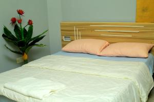 Fotografie z fotogalerie ubytování EQUATOR GATES HOTEL Bulenga v destinaci Bulenga
