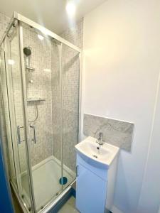Bathroom sa Gillingham Gem : Cozy Rooms