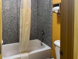 Ένα μπάνιο στο Motel 6 Morrilton, AR