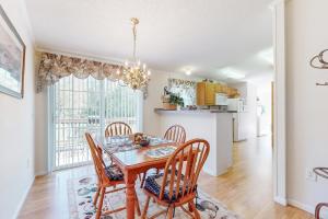 a kitchen and dining room with a table and chairs at Little River Retreat in Sparta