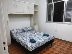 Ένα ή περισσότερα κρεβάτια σε δωμάτιο στο Apartamento 3 quartos próximo BRT