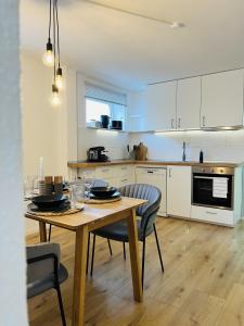 Η κουζίνα ή μικρή κουζίνα στο OVERNIGHT Apartment No2 - Studio, Küche, Netflix