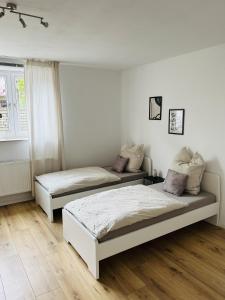 Postel nebo postele na pokoji v ubytování OVERNIGHT Apartment No2 - Studio, Küche, Netflix