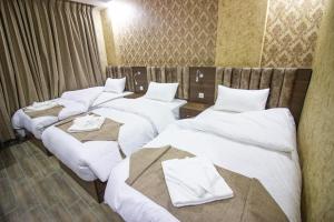 Postel nebo postele na pokoji v ubytování Beirut Hotel 2 New