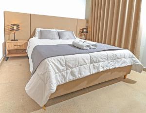 A bed or beds in a room at Apartamentos Montecarlo