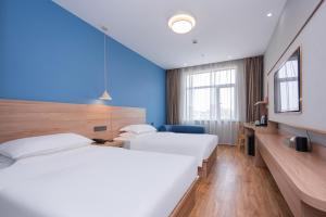 Postel nebo postele na pokoji v ubytování Future Shangju Hotel