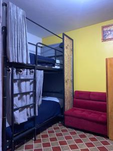 a room with two bunk beds and a window at Mundo Viajero Saphy in Cusco