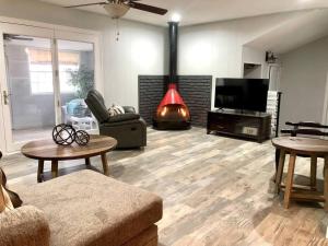 a living room with a living room with a fireplace at Willow Oaks Cottage in Paragould