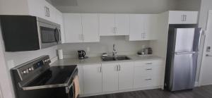 Cucina o angolo cottura di Two Bedroom Serenity with AC- Complimentary Welcome Treats