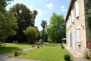 Jardín al aire libre en Appart'Hôtel Bellevue