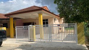 El edificio en el que está la casa vacacional