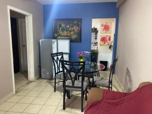 Ein Sitzbereich in der Unterkunft Merendon Suite Apartamento