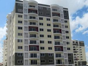 un grande condominio con balconi di The Coffee Residences- 3 Bedroom Apartments-4km to JKIA, 7km to CBD a Nairobi