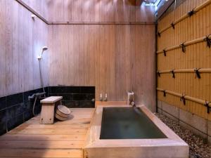 Vannituba majutusasutuses AtamiOnsen Nagahamaen