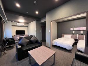 Postel nebo postele na pokoji v ubytování Hotel Route Inn Kuwana + 26 fotografií