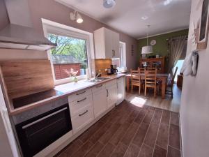Kuchyň nebo kuchyňský kout v ubytování Ferienwohnung in Osterdeichstrich
