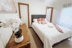 Paringa Riverside Resort客房内的一张或多张床位