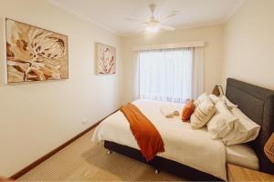 Paringa Riverside Resort客房内的一张或多张床位
