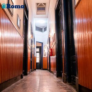 a hallway of a building with a hallwayngth at Residencial Roma Bed & Breakfast in Lima