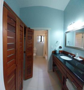 a bathroom with a sink and a mirror at Santa Cruz Cabins in Santa Elena