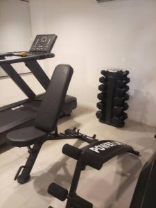 Fitness centrum a/nebo fitness zařízení v ubytování The Guest Hotel & Hostel