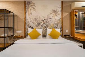 Un pat sau paturi într-o cameră la Sayeban Gold Hotel