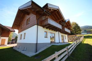 a small house with a fence in front of it at Ski in/Ski out Chalets Tauernlodge by Schladming-Appartements in Schladming
