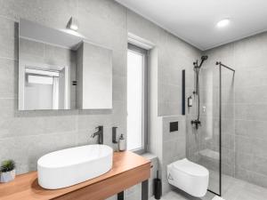 Ванная комната в Apartment in Istria with Sea View & Bubble Bath +32 фотографии