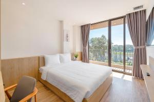 Postel nebo postele na pokoji v ubytování River Park Hotel Dalat