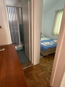 Postel nebo postele na pokoji v ubytování Apartmani Jedro