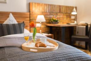 Postel nebo postele na pokoji v ubytování Hotel Goldener Engel