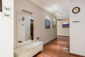 Koupelna v ubytování Soluxe Hotel + 83 fotografií