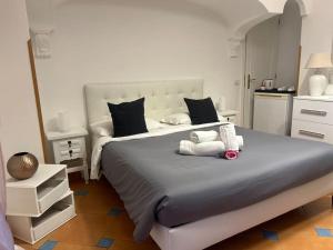 En eller flere senger på et rom på Panoramic Villa in Amalfi