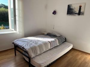 Giường trong phòng chung tại 14 maison 6 pers Les Gîtes Bigoudens