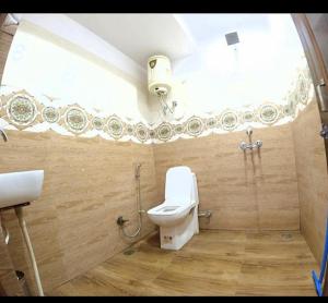a bathroom with a toilet and a sink at House Of Touristers Hotel & Cafe in Jaipur