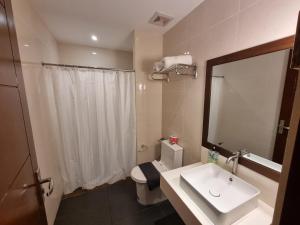 Koupelna v ubytování Altori Park Hotel + 29 fotografií