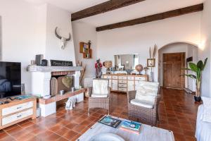 a living room with a couch and a fireplace at Terra Di Sole - Vue mer et montagne in Grosseto-Prugna