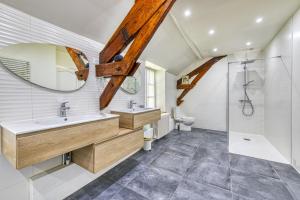 Photo de la galerie de l'établissement La Clé des Champs - Maison de charme dans un écrin de verdure, à Lierville 16 autres photos