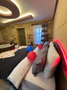 Postel nebo postele na pokoji v ubytování Dirilis Banarya Apart hotel